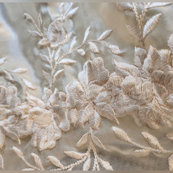 Vintage Dentelle Long Off White Embroidered Floral Slip Nightgown - Picture 6 of 13